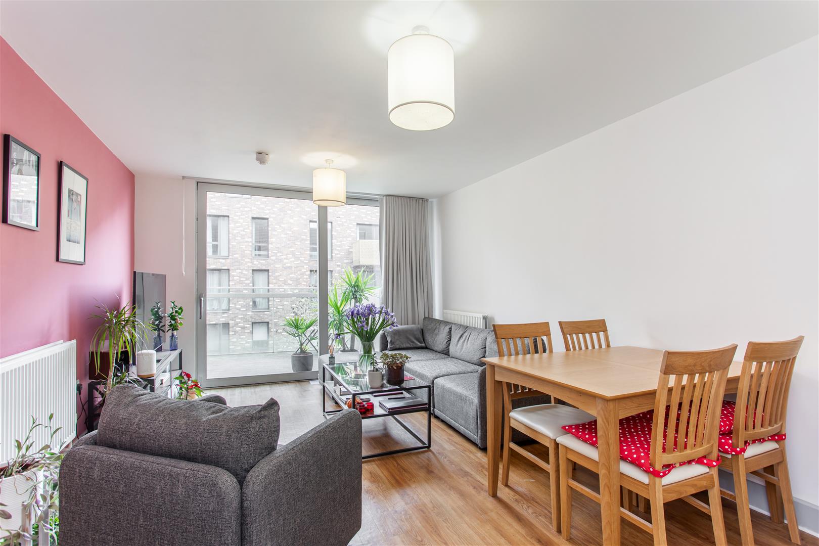 2 bed property in Nelson Walk, Mile End